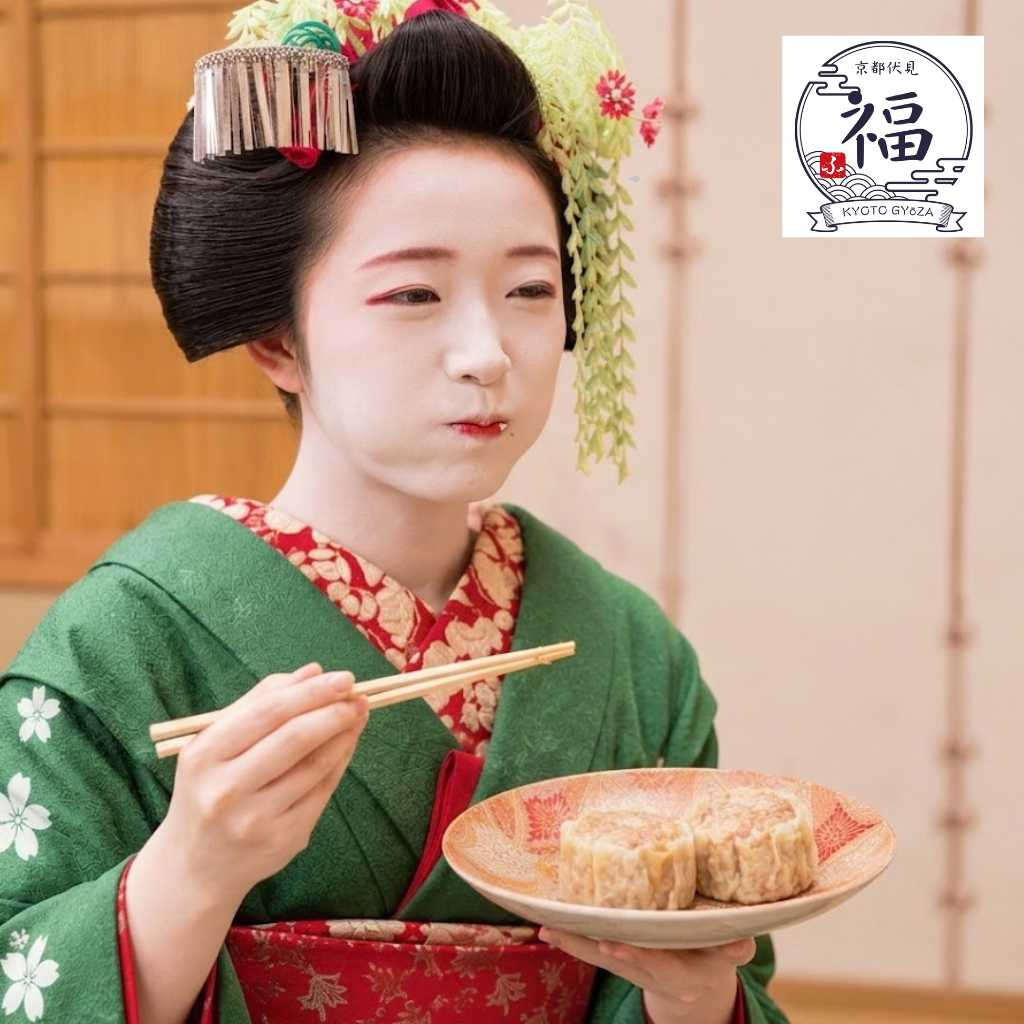 京都点心福の肉汁焼売を美味しそうに食べる舞妓さん